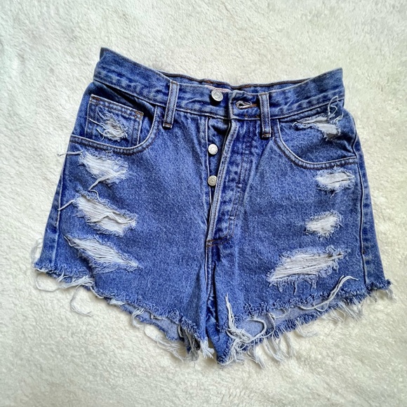 Vintage GUESS jean shorts - Picture 3 of 6
